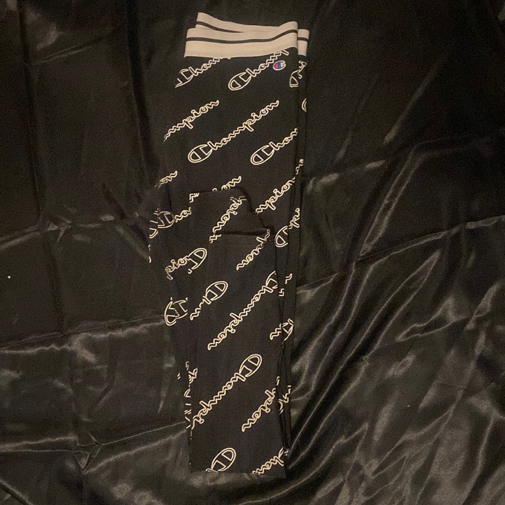 Champion leggings, size s. super stretchy can fit a medium. has been used.